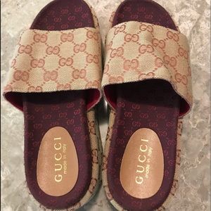 The original women Gucci slides , size 37 - 7 .